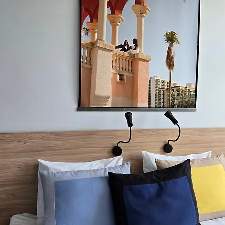 Private In The Corner Of Centre Hotell 4*