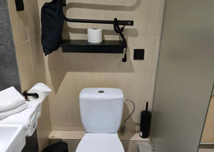 Private In The Corner Of Centre 4*