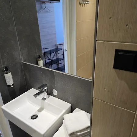 Private In The Corner Of Centre 4*